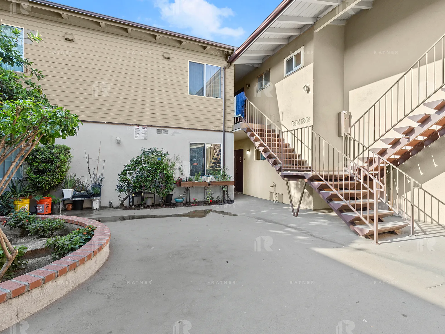 (An/Ji/Yo:C) 6725 Laurel Canyon Blvd — Photo 2
