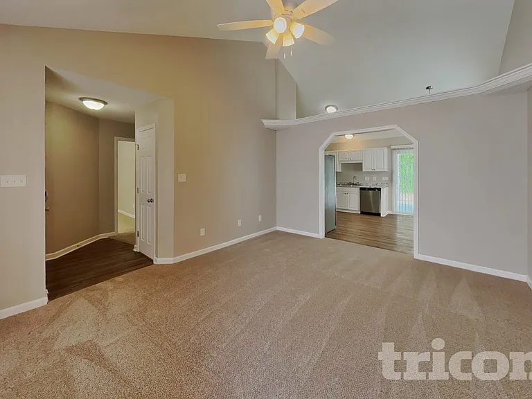 2012 Laurel Leaf Rd — Photo 2