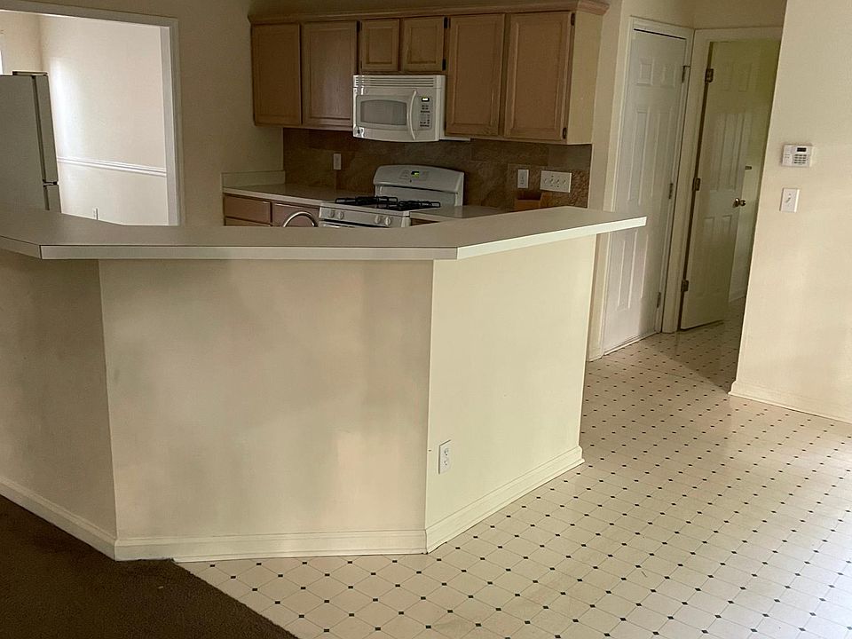2nd image of 2207 Loudon Ln NW