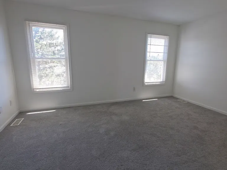 8114 Chester Pkwy — Photo 11