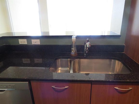 5th image of 100 NE 6th St Unit 609