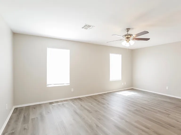 3138 W Wayland Dr — Photo 3