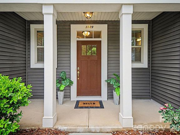 3rd image of 1029 Archibald Ave