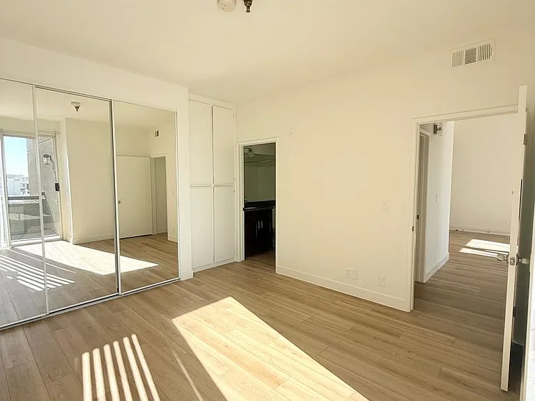 Perfectly situated 2 bedroom and 2 bathroom ! — Photo 55