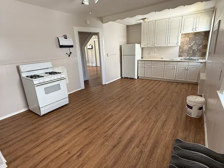 16 Fairview St #2 — Photo 3