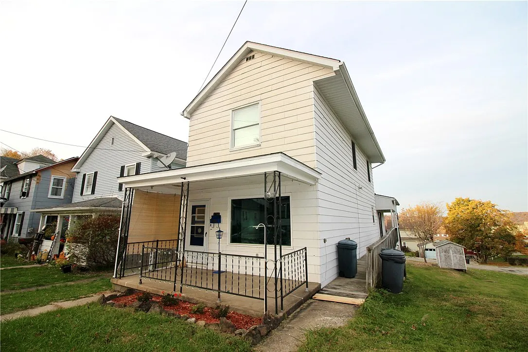 230 Whittier St photo 1