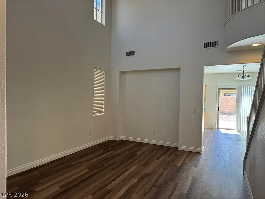 4 bed, 3.0 bath, 2315 sqft, $2,100 — Photo 2