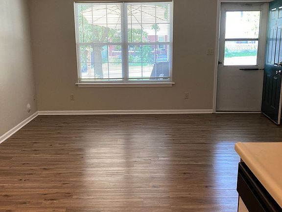 4th image of 619 Locust St APT B