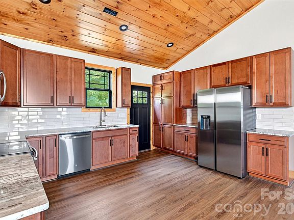 5th image of 1652 Doggett Rd
