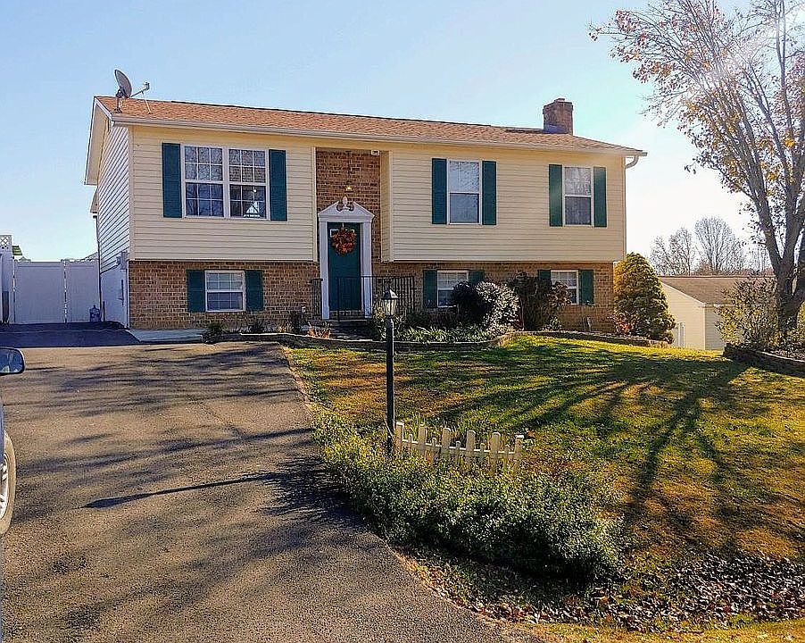 1st image of 29541 Arlington Ct
