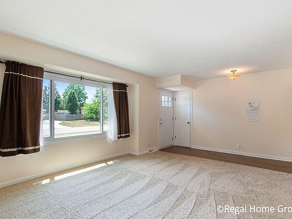 3rd image of 3481 Las Vegas Dr NE