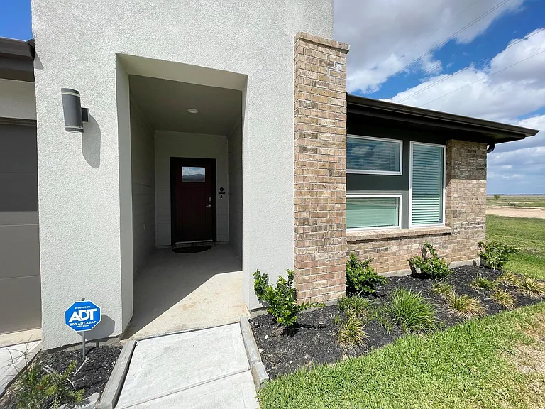 3902 Itzle Island Ct — Photo 4