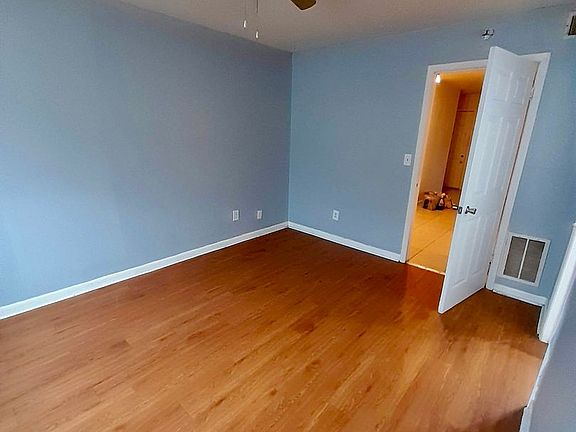3rd image of 619 Brookside Dr #17