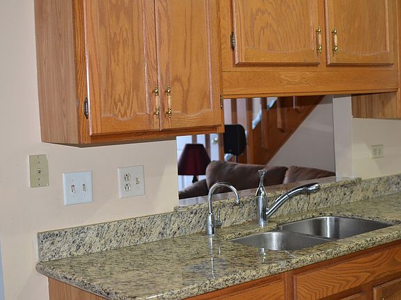 4th image of 15643 Westminster Dr
