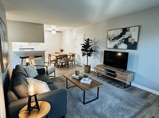 Villa Park, Van Nuys, CA 91406