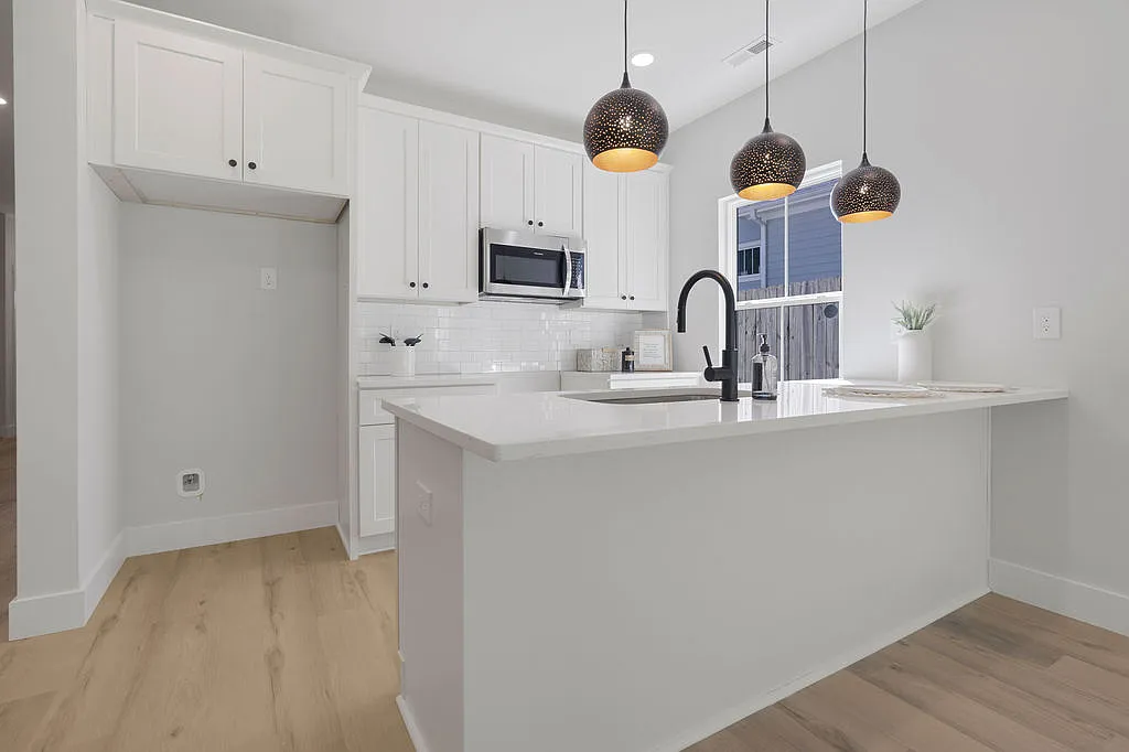 3 bed, 1900 sqft, $2,600 — Photo 4