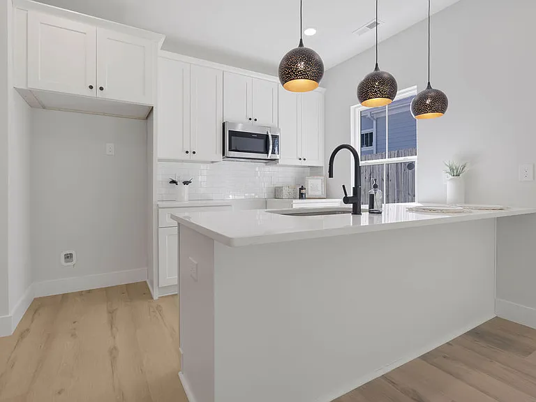 3127 Columbus Cir — Photo 5