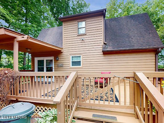 3rd image of 247 Lakeview Ln