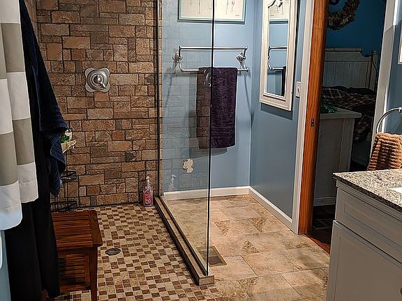 4th image of 332 Springfield Dr