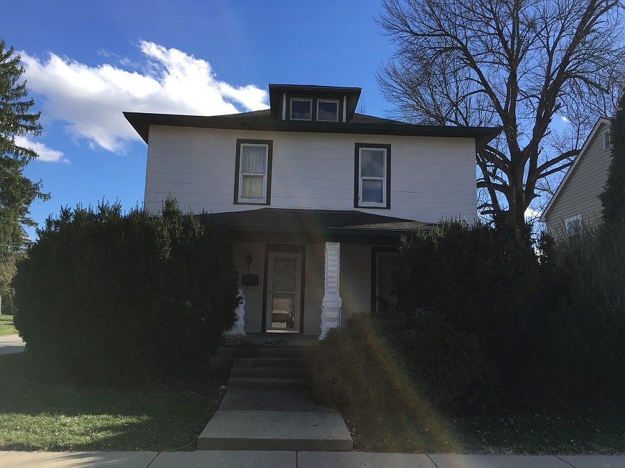 1st image of 815 W Oak St