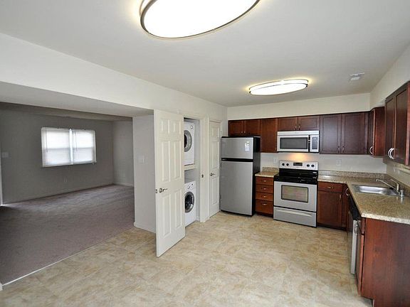 3rd image of 375 Monticello Ct