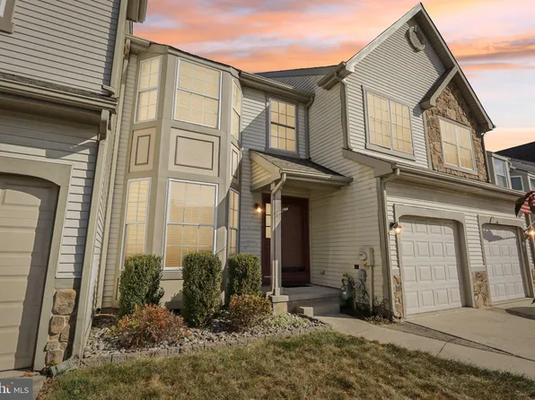 60 Sandhurst Dr, Mount Laurel, NJ 08054