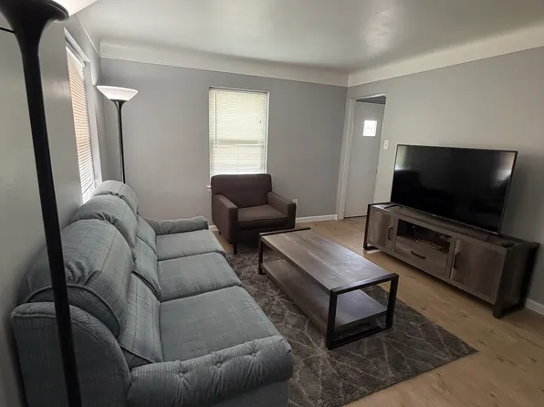 24652 Cloverlawn St, Oak Park, MI 48237