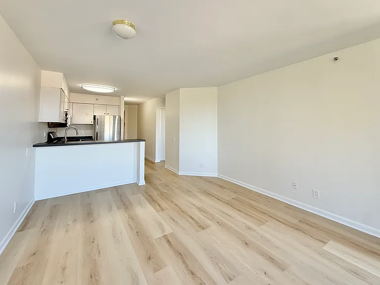 25 Forest St #7G — Photo 6