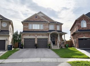 12 Oakhaven Rd, Brampton, ON L6P 2Y3