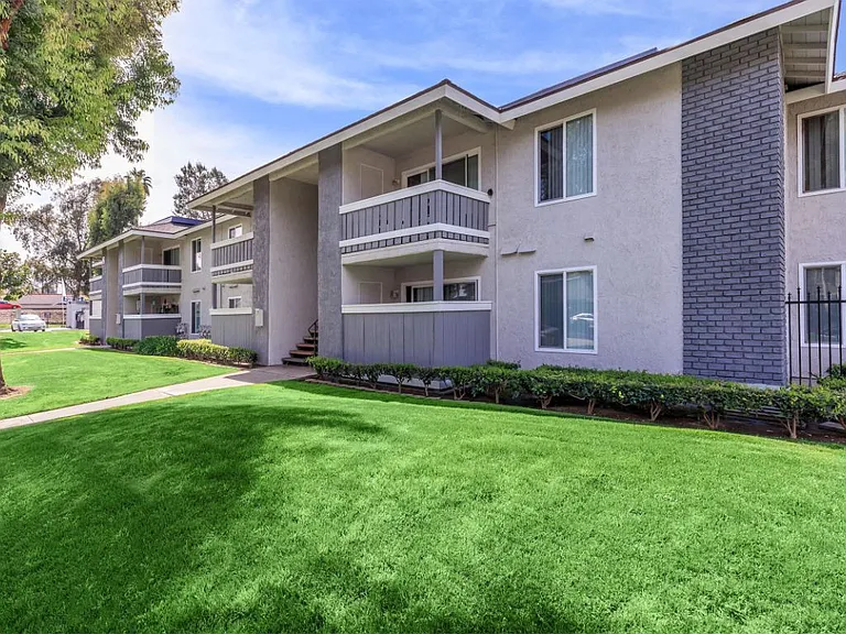 The Newport Apartments — Photo 4