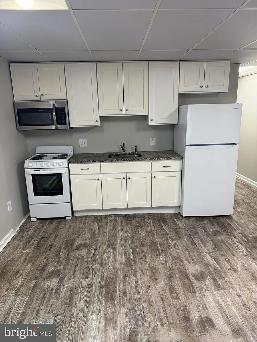 Building Photo - 2268 E Clearfield St #1