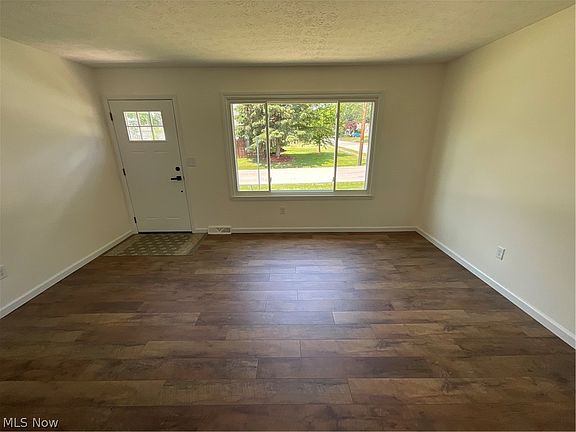 4th image of 3007 Charles St