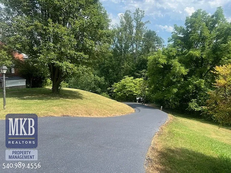 6099 Franklin Rd — Photo 4