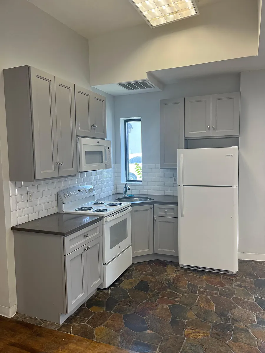 Building Photo - 596 Bloomfield Ave #C