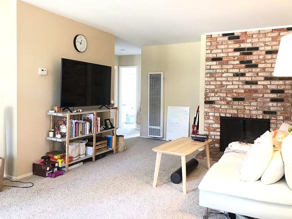 1st image of 910 W Remington Dr