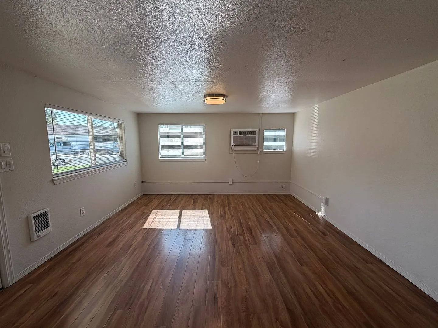 New Kitchen! 2 bed, 1 ba w/Ample Parking! — Photo 4