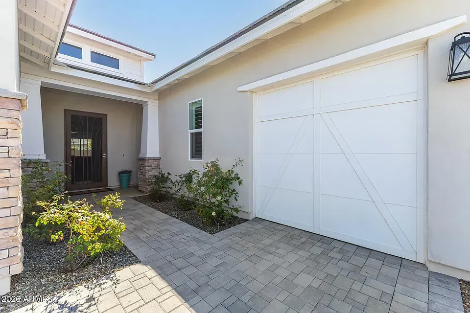 3 bed, 3.5 bath, 2489 sqft, $3,875 — Photo 3