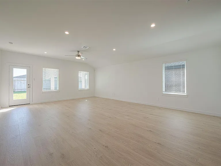 4303 Whitefish Ln — Photo 6