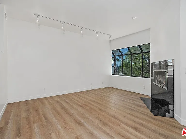 3023 Berkeley Ave #8 — Photo 8