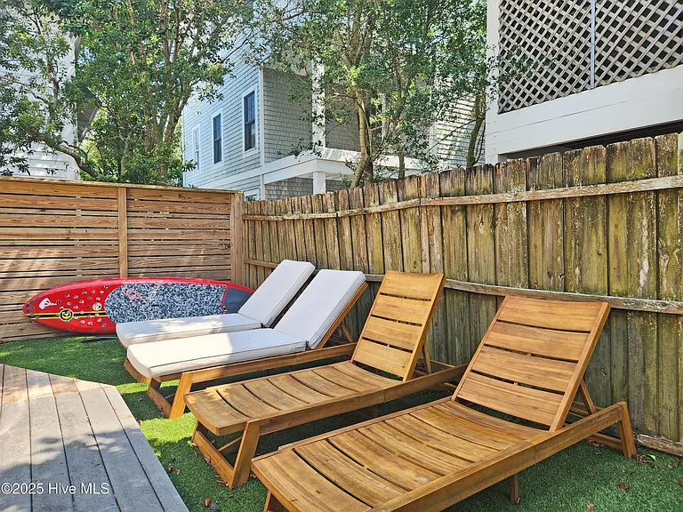 21 W Henderson St — Photo 43