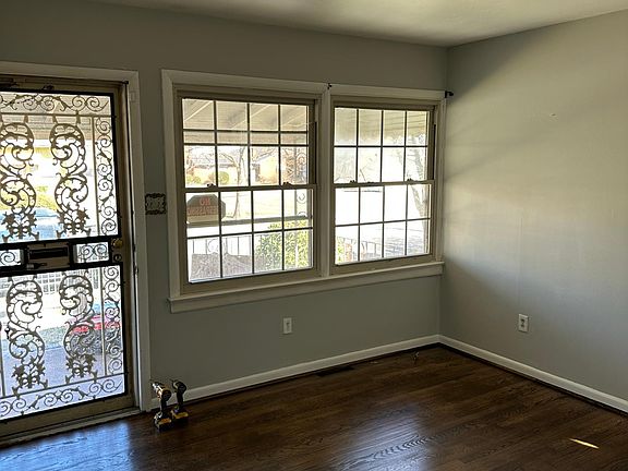 3rd image of 707 Oak Park Ave