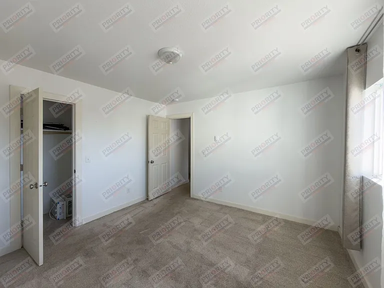 1409 E 12th St — Photo 24