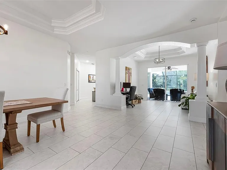 404 Golden Harbour Trl — Photo 2
