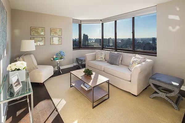 Rented by Chelsea Associates LLC | media 2