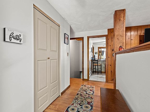 3rd image of 25 Beacon St