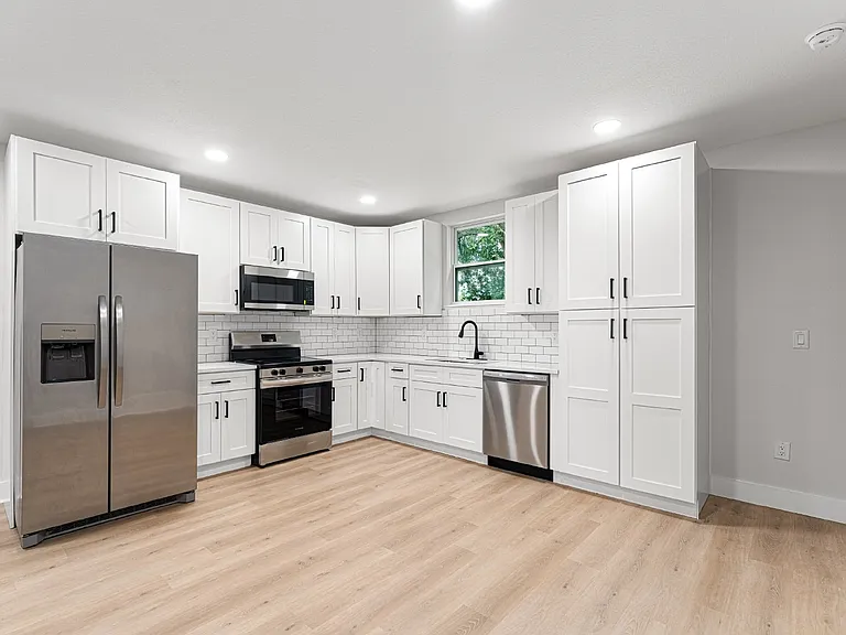 685 Childs Ave — Photo 3