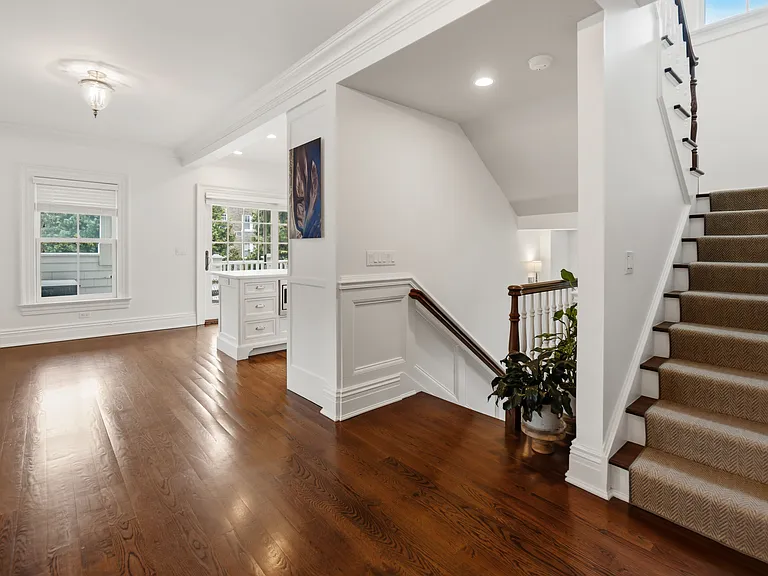 250 Milbank Ave #B — Photo 10