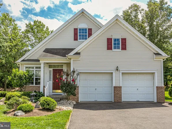 7 Coneflower Ln, West Windsor, NJ 08550