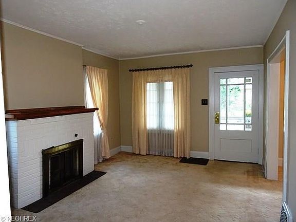 2nd image of 2489 Whitelaw St