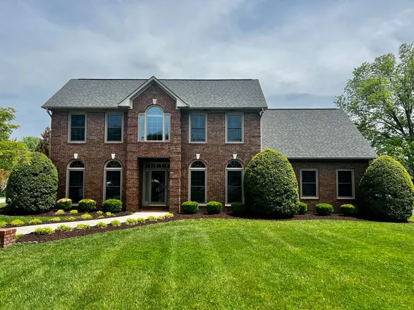 1561 NE Country Club Pl, Cookeville, TN 38501